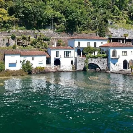 Villa Seefront In - Maggiore, Ticino *